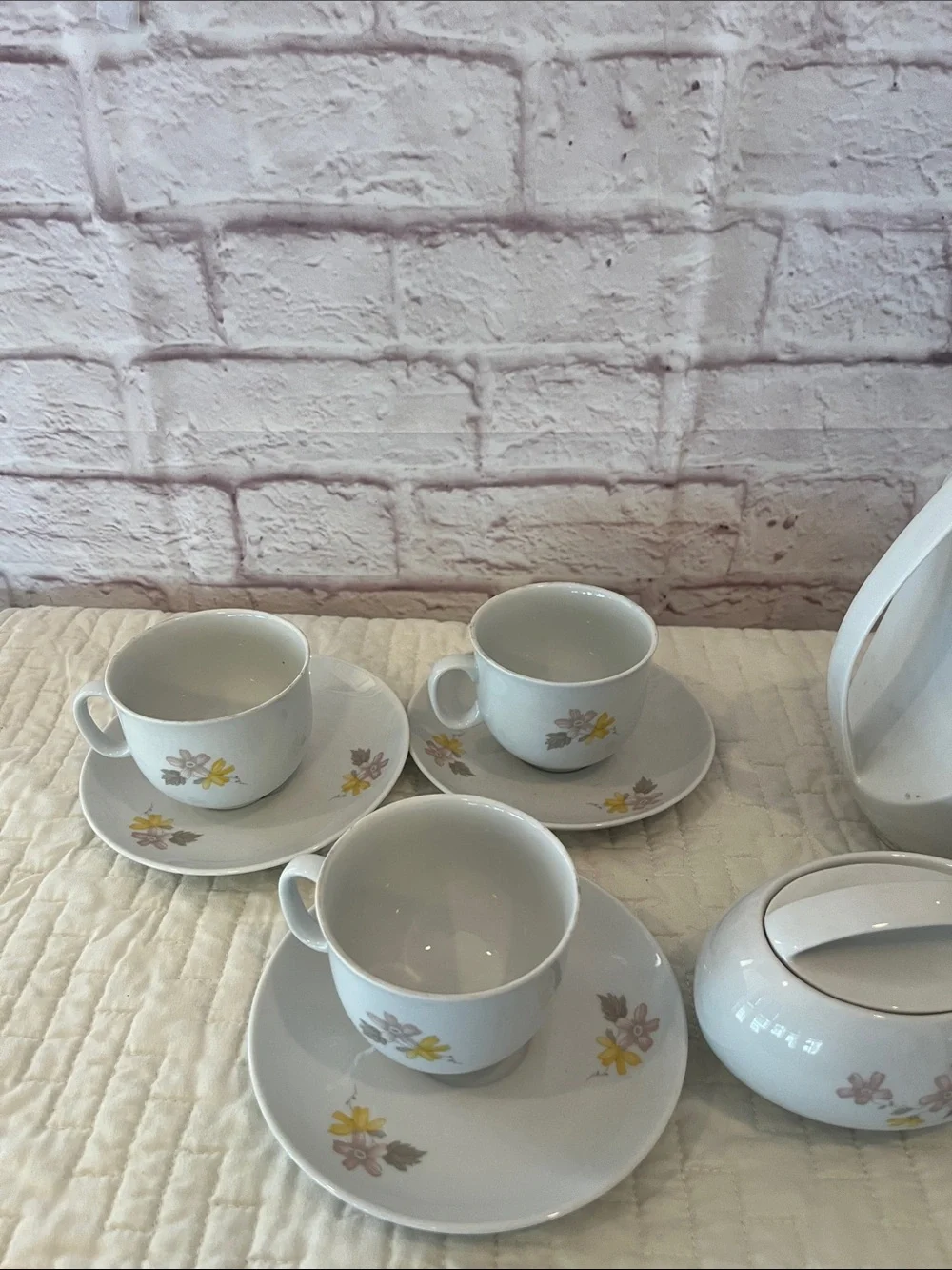 Authentic Vintage Czechoslovakian 15 piece tea set